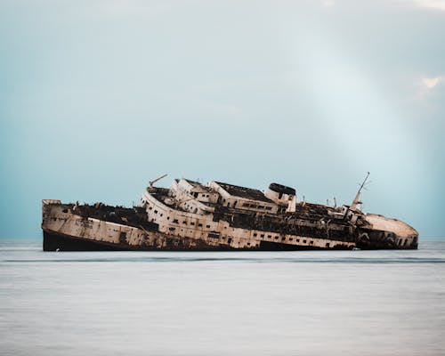 Ücretsiz bozulan, deniz, gemi enkazı içeren Ücretsiz stok fotoğraf Stok Fotoğraflar