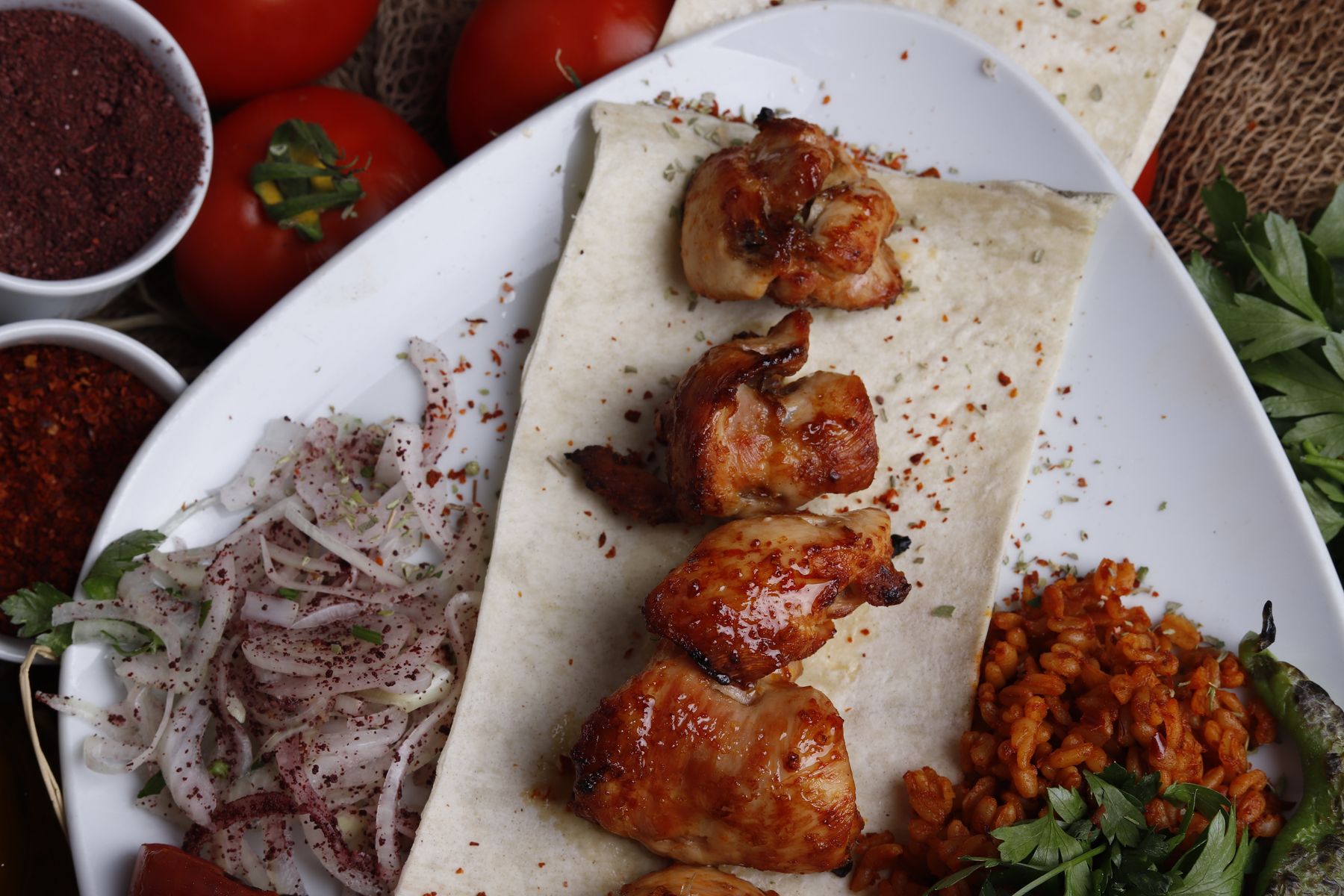 Grilled chicken with vegetables and sliced onion