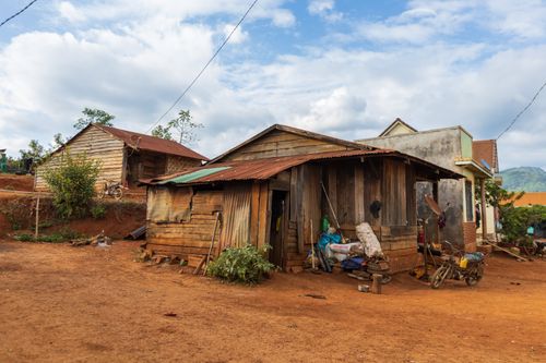 Free Wooden rustic houses in a rural mountain village under a bright sky, showcasing vintage architecture. Stock Photo