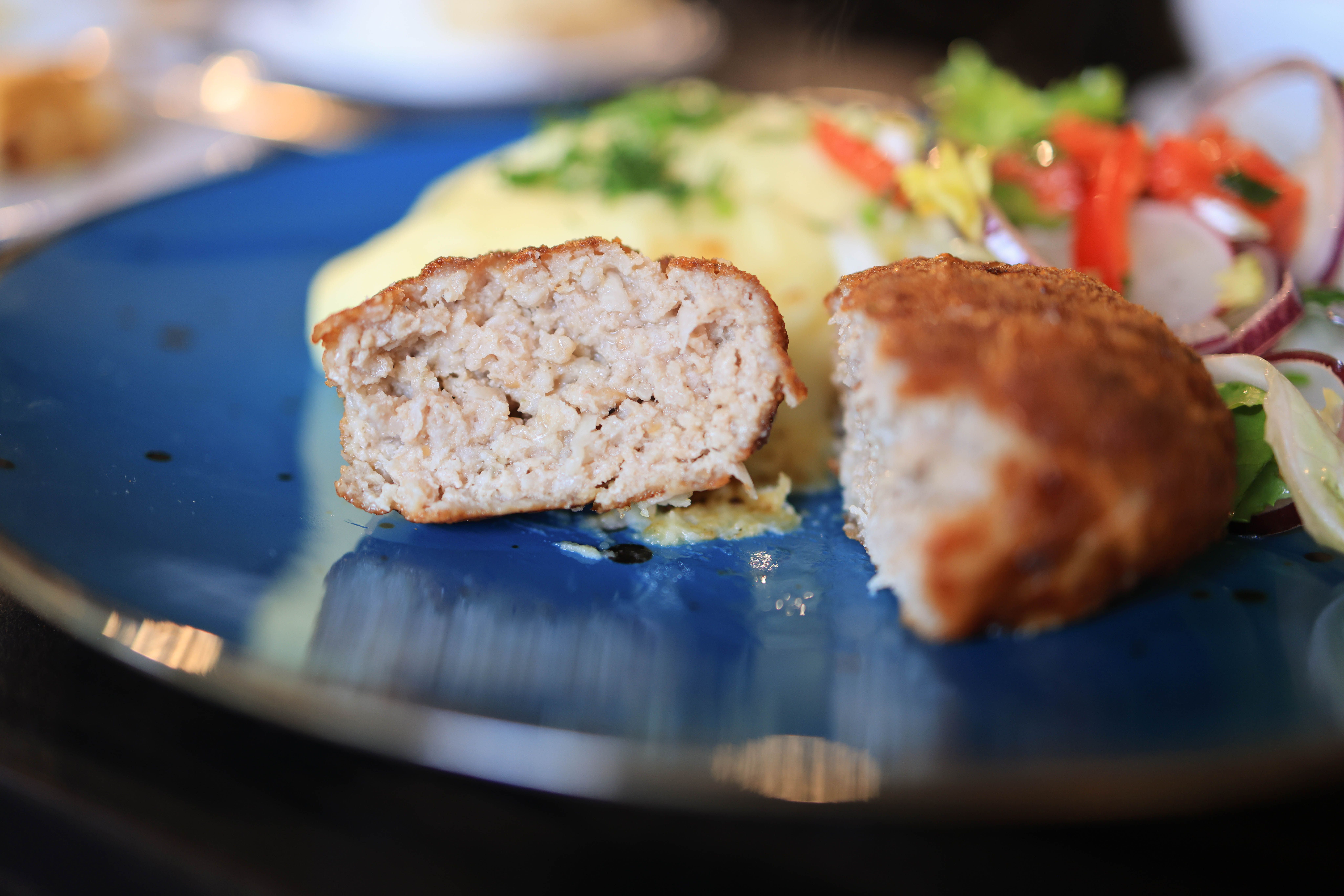 Chicken Cutlets with Arugula and Lemon