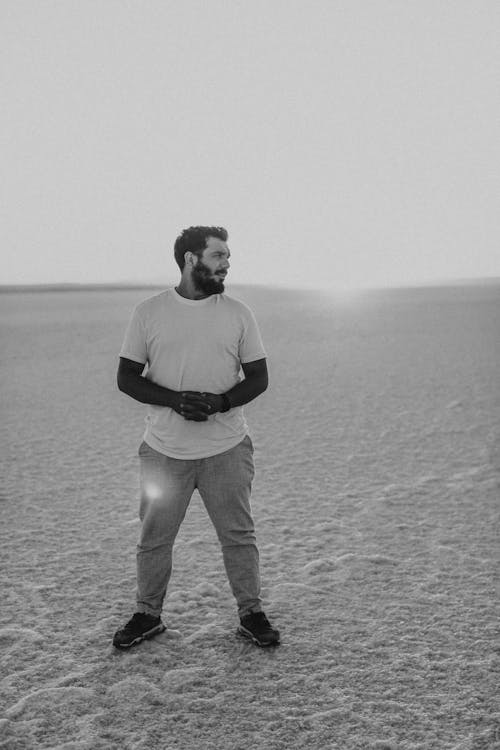 Immagine gratuita di bianco e nero, deserto, in piedi