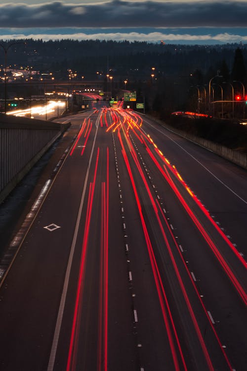 無料 高速道路上の車のタイムラプス写真 写真素材