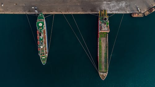 Kostenloses Stock Foto zu aufsicht, containerschiff, drohne erschossen