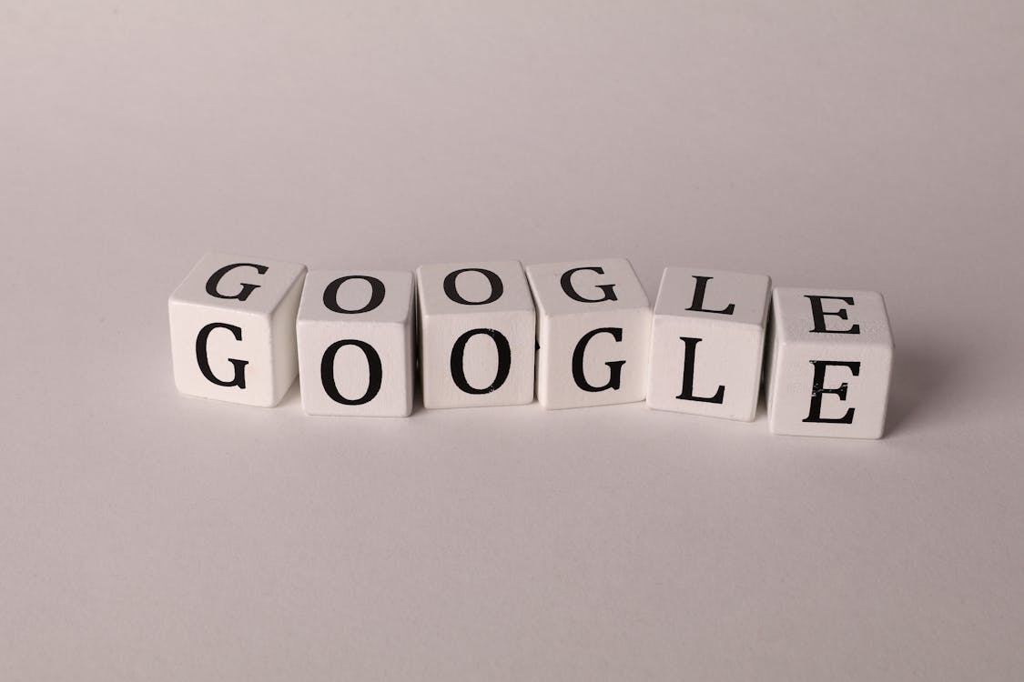 An image of 6 cubes spelling "Google" on a white background. 