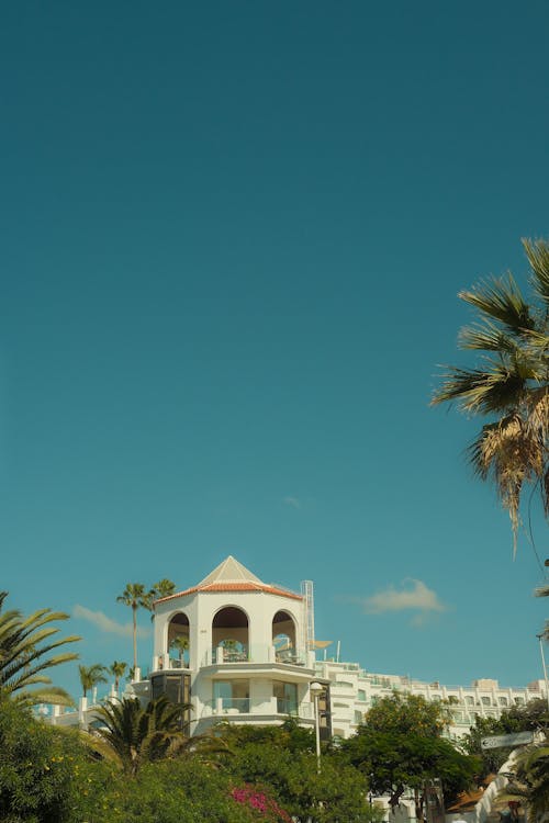 Fotos de stock gratuitas de centro turístico, cielo azul, glorieta