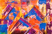 这幅动态抽象的丙烯酸画作，运用了生动的色彩与几何形状