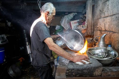 Fotobanka s bezplatnými fotkami na tému cín, dielňa, kováč