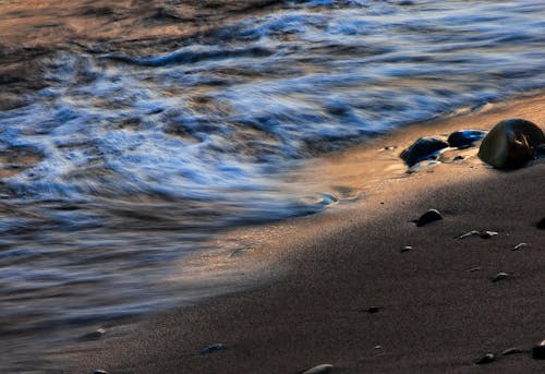 모래, 바다, 자갈의 무료 스톡 사진