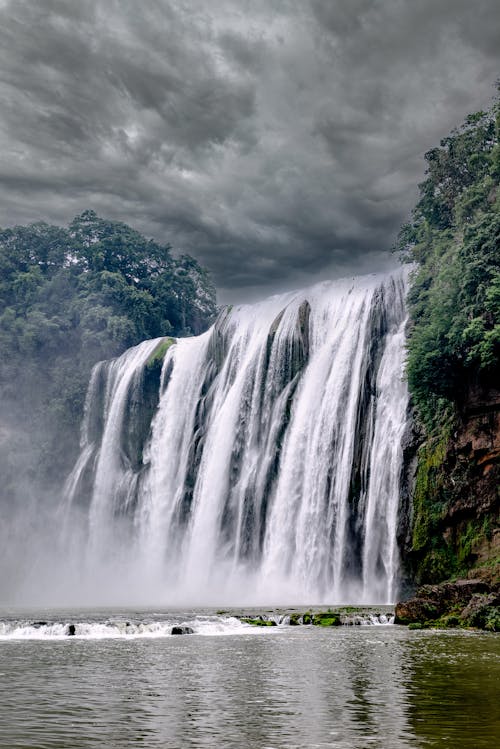 Foto profissional grátis de cachoeira, cênico, majestoso