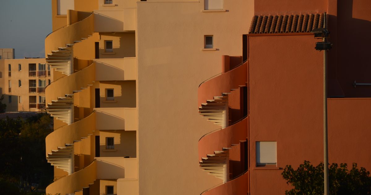 Escaliers extérieurs, parties communes d'une résidence