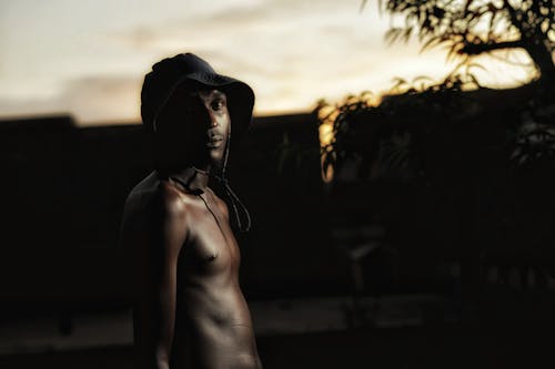 Ücretsiz adam, afrikalı adam, gömleksiz içeren Ücretsiz stok fotoğraf Stok Fotoğraflar