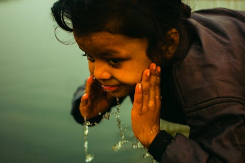 Washing Face 