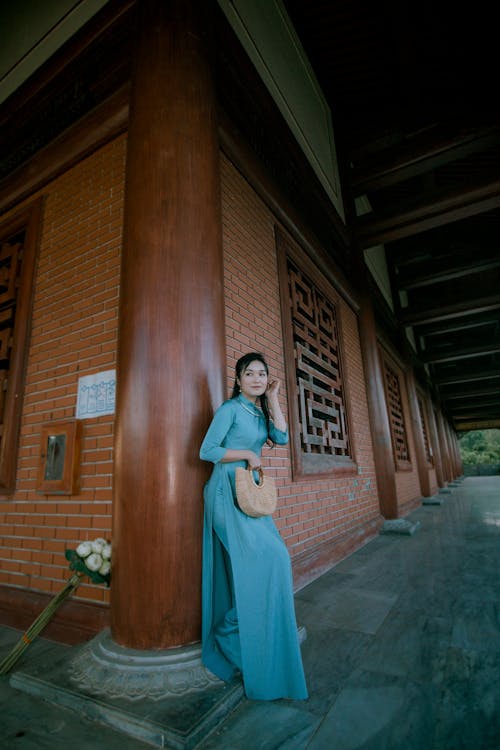 Kostnadsfri bild av asiatisk kvinna, byggnad, gata