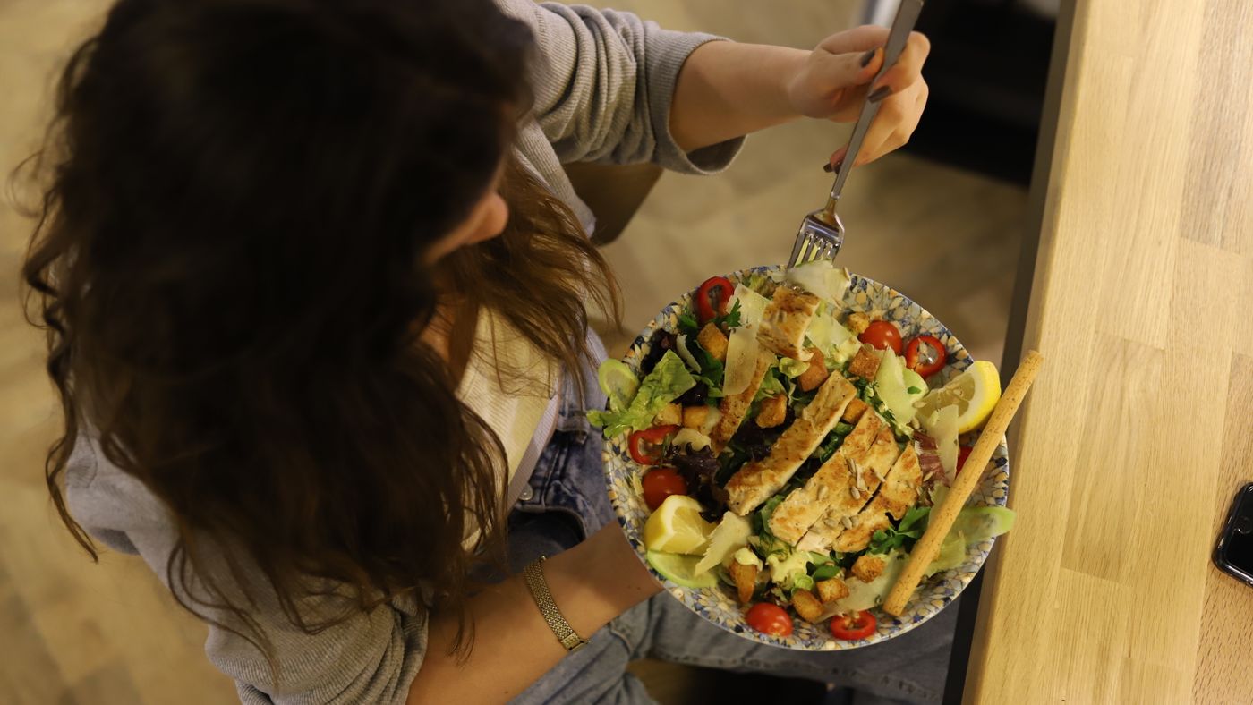 Eating Out While Dieting: How to Make It Work