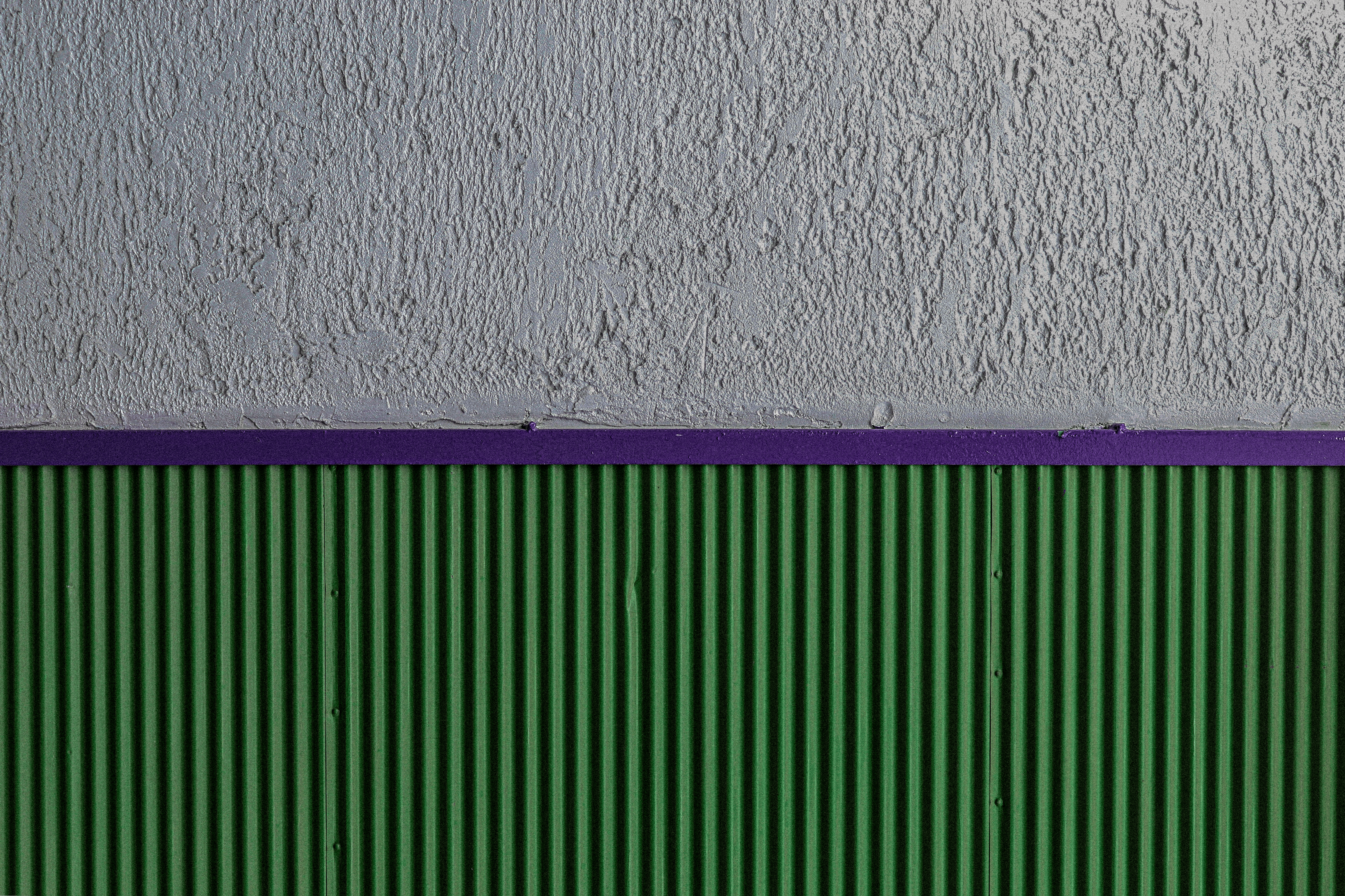 Free A textured building wall featuring green corrugated paneling in Ankara, Türkiye. Stock Photo