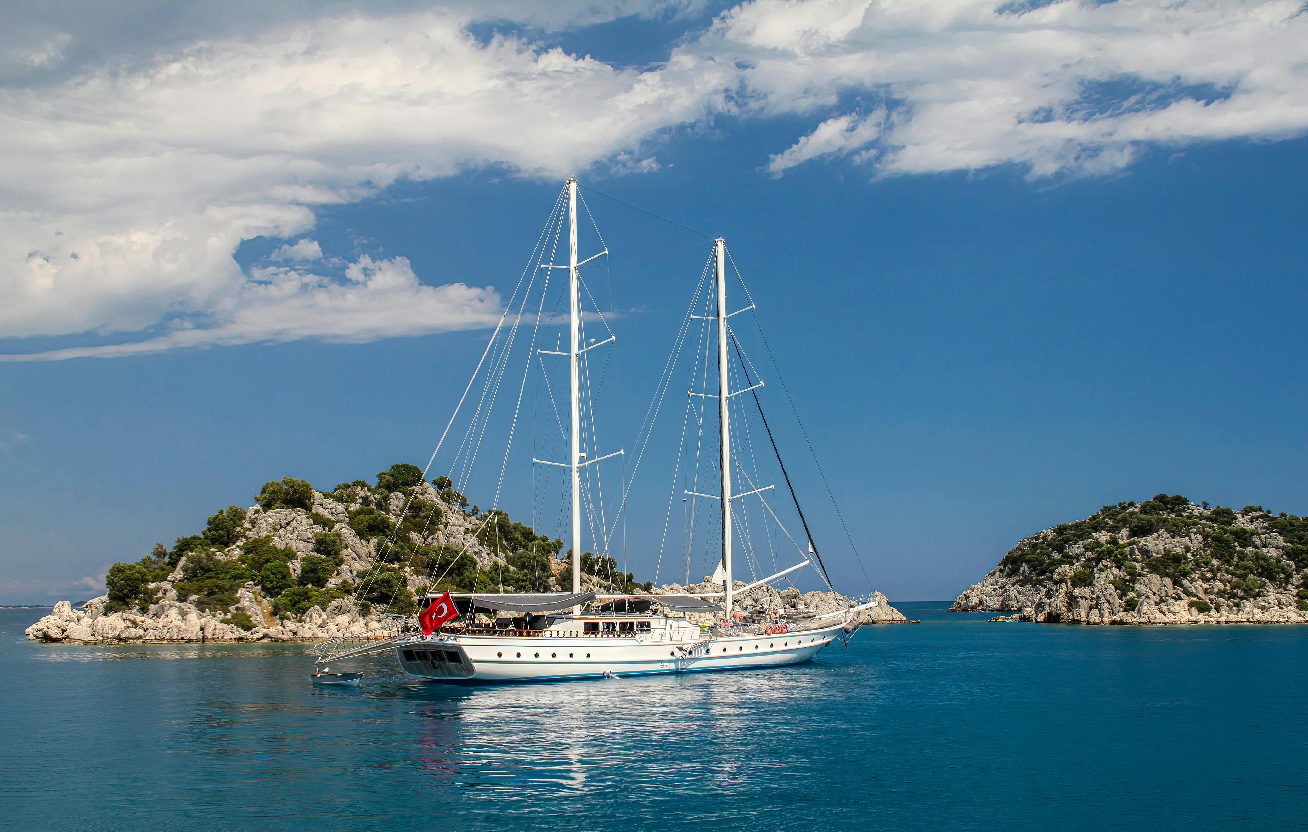 Yacht near Island on Sea Shore in Turkey · Free Stock Photo