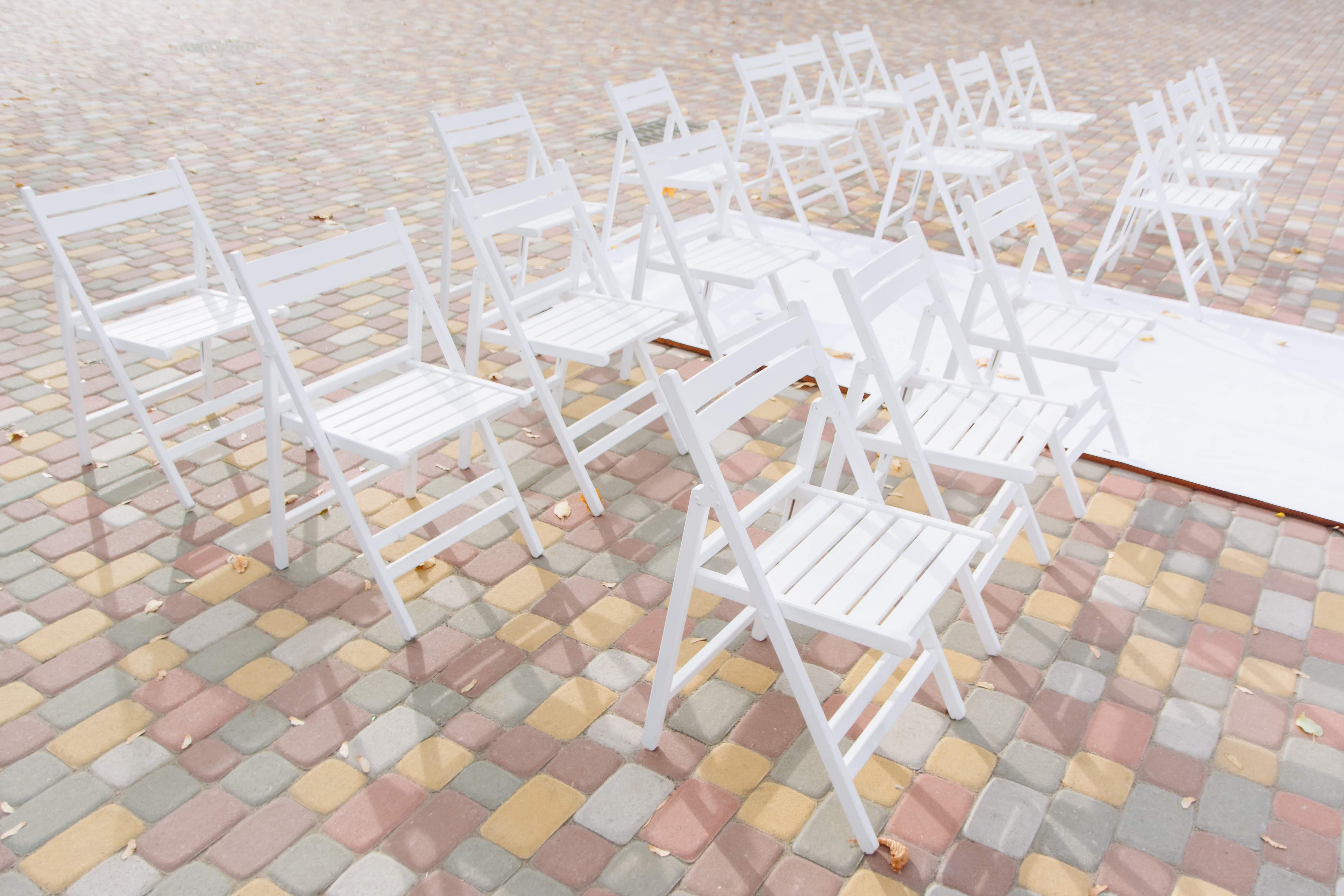 Folding chair on a shipping pallet in Indore, India