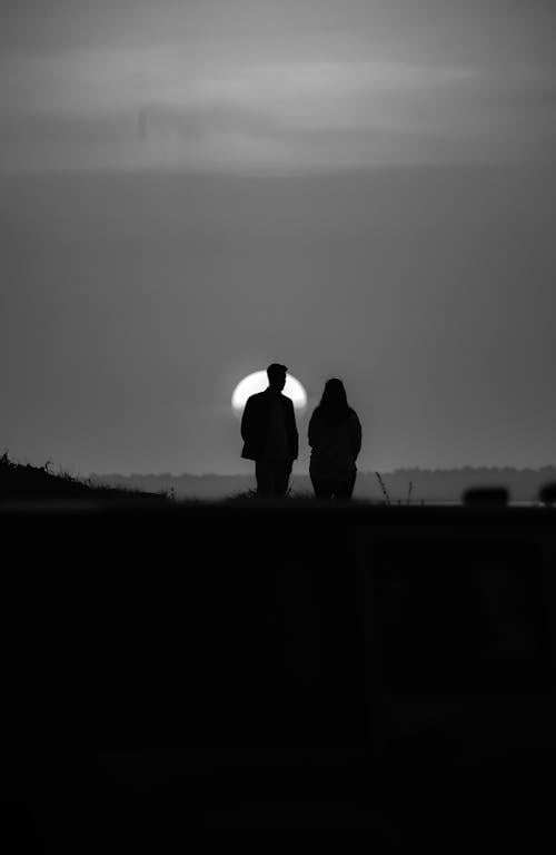 Free Grayscale Photo of a Couple Stock Photo