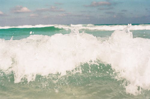 Бесплатное стоковое фото с вода, волны, всплеск