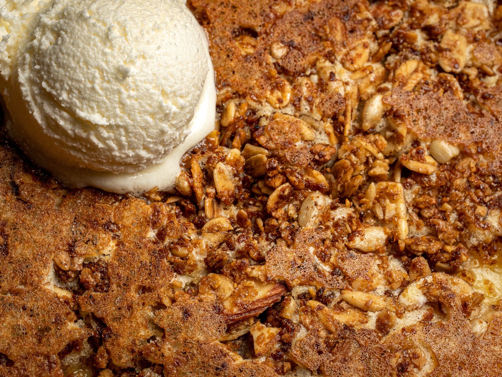 15-Min Peach Crisp with Ice Cream