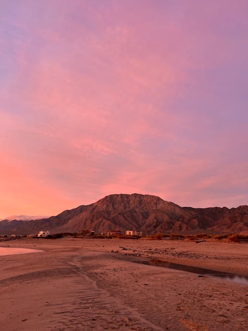 Fotos de stock gratuitas de cielo rosa, escénico, montaña