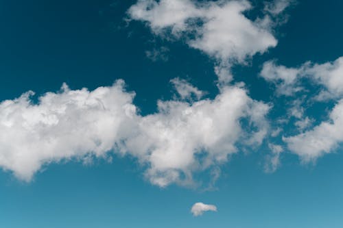 Бесплатное стоковое фото с атмосфера, белые облака, голубое небо