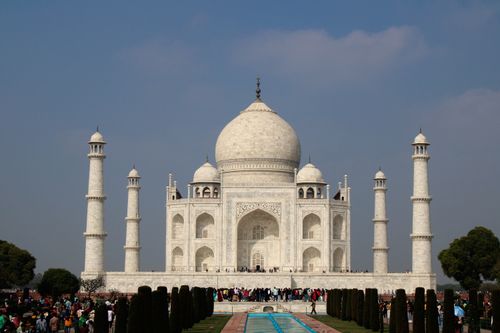 Free Stunning frontal view of the iconic Taj Mahal with blue skies, perfect for travel and architecture lovers. Stock Photo