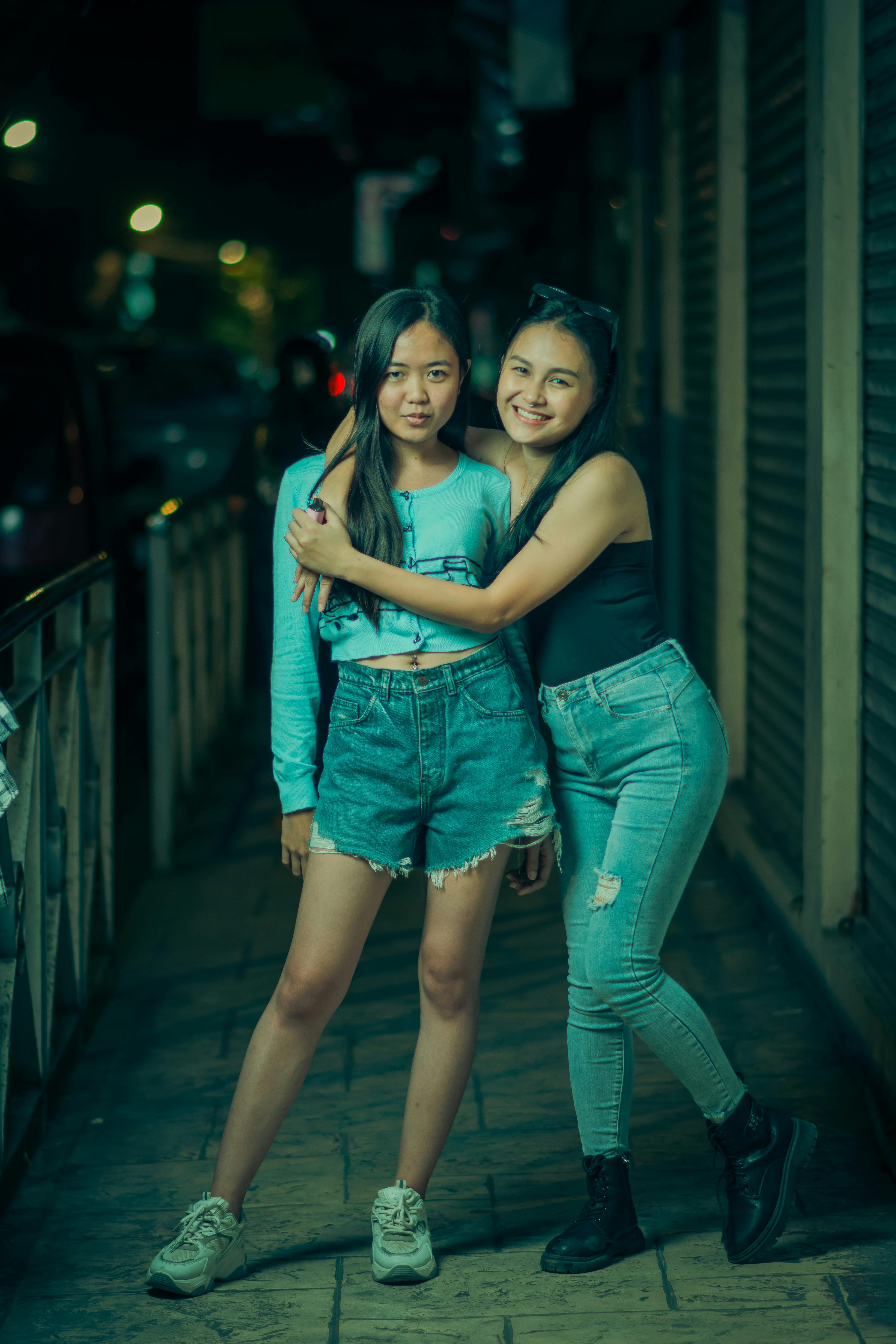 Best Friends Selfie Two Cute Friends Pose Reference Best Friend