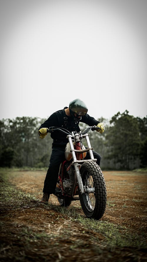 Základová fotografie zdarma na téma akce, biker, dobrodružství