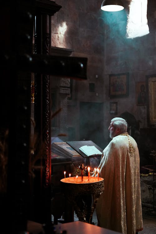 Foto profissional grátis de altar, Bíblia, capela