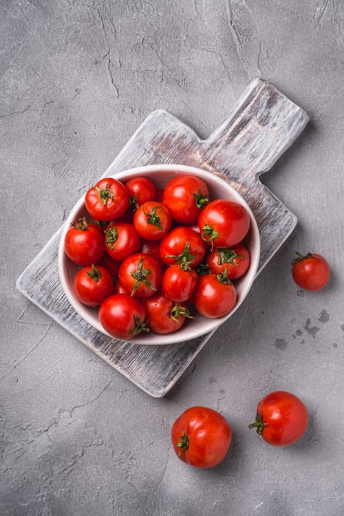 Fresh ripe tomatoes in bowl