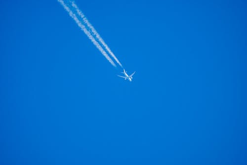 Fotos de stock gratuitas de 4k, avión, cielo azul