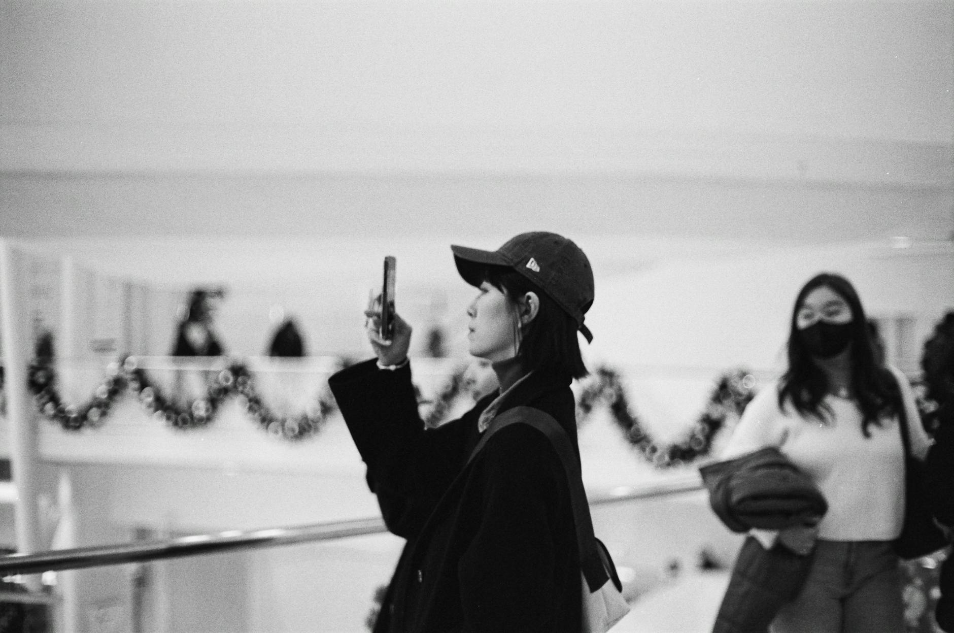 Tourist saving memories for later