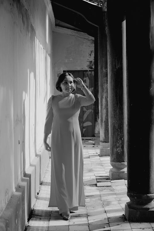 dikey atış, Kadın, moda içeren Ücretsiz stok fotoğraf