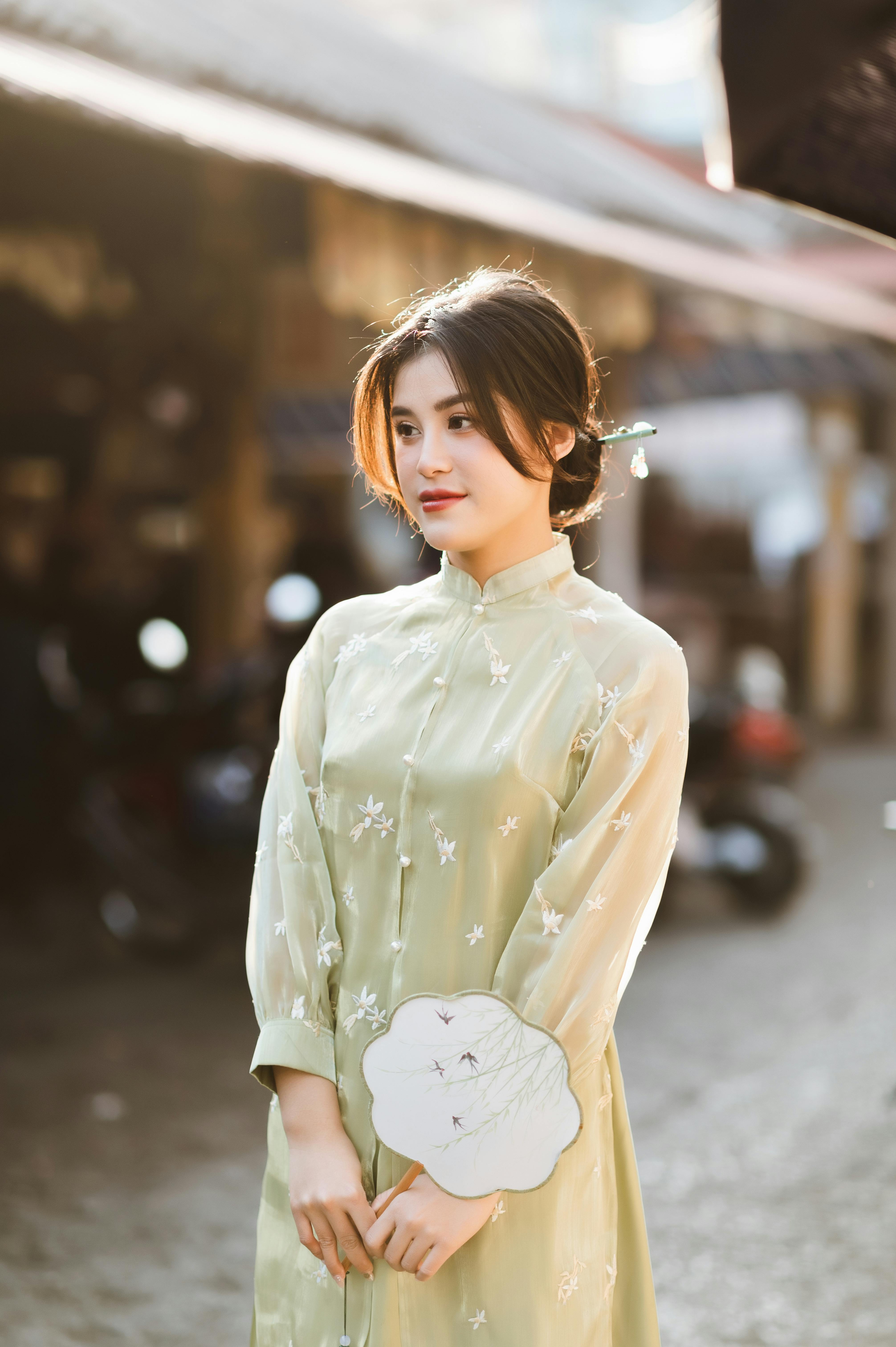Elegant woman in green dress poses outdoors in Lạng Sơn, Vietnam.