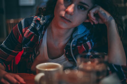 Mujer Tomando Selfie En Interiores