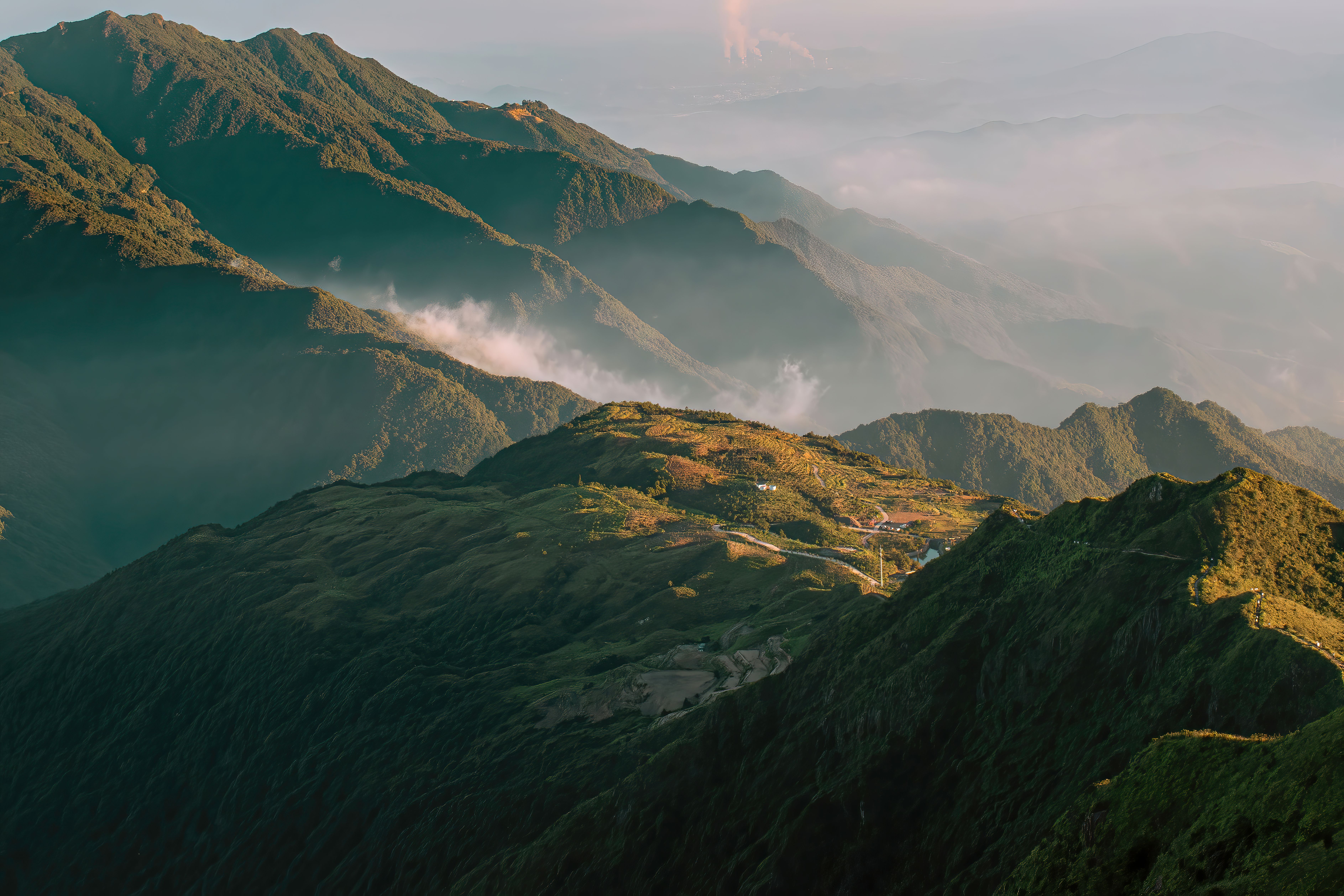 Scenic View of Mountain Range · Free Stock Photo