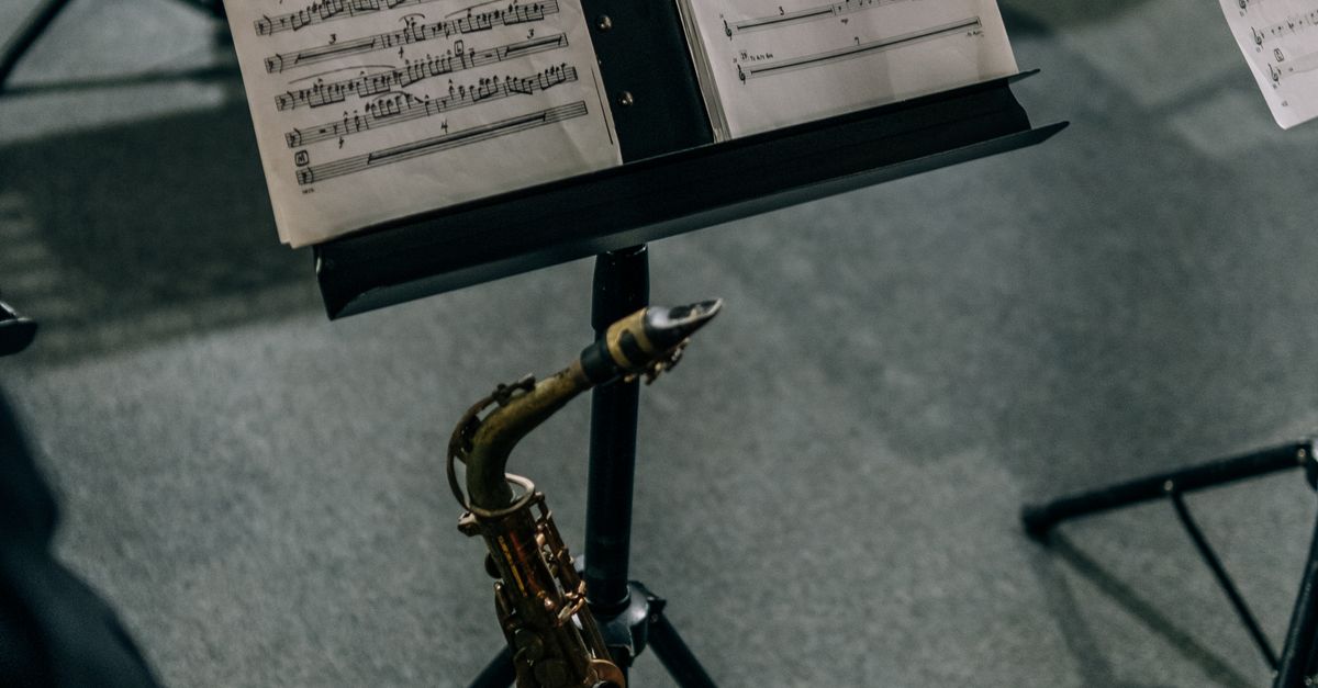 Sas Musical Note A Saxophone and Musical Notes · Free Stock Photo