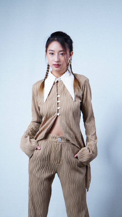 Free Stylish young asian woman in fashionable attire posing against a white background. Stock Photo