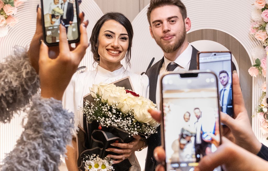 Online dating: starting a conversation on a niche platform