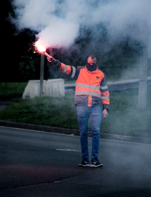 Foto d'estoc gratuïta de carretera, dempeus, explotar