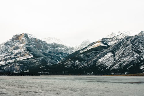 Бесплатное стоковое фото с горы, зима, озеро