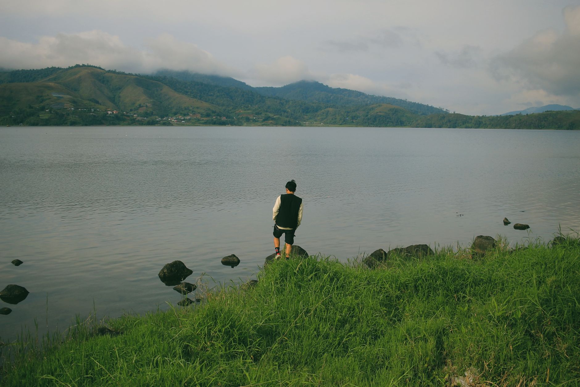 Danau Singkarak: Permata Tersembunyi Sumatera Barat yang Memukau
