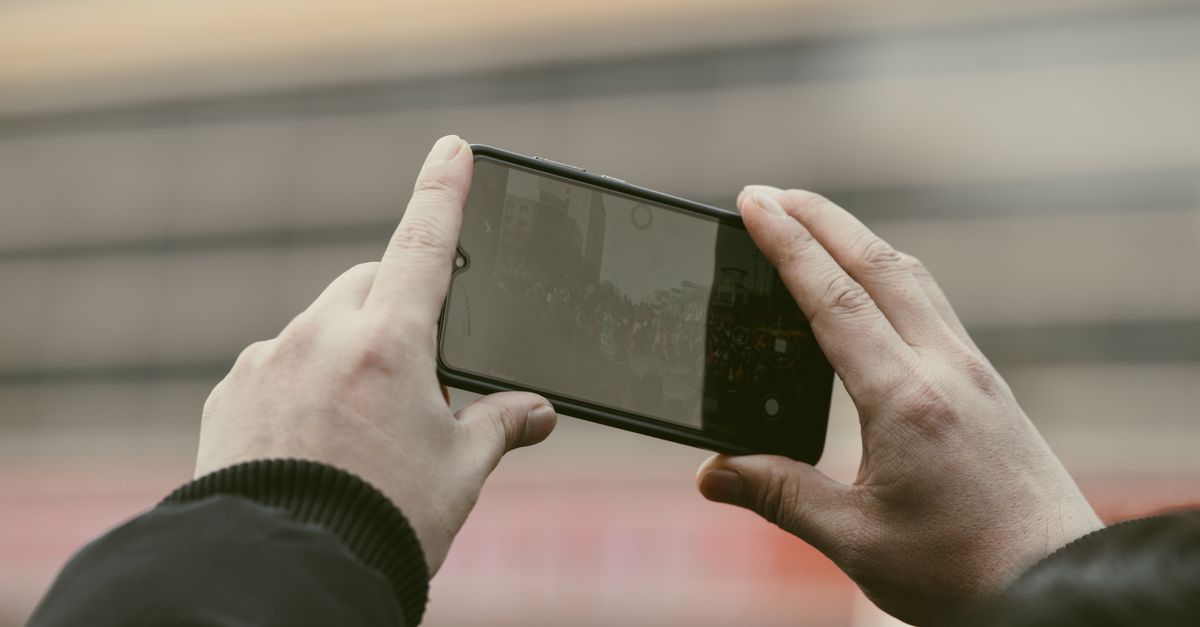 Understanding the Benefits of Mobile Augmented Reality