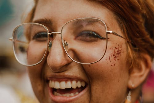 Δωρεάν στοκ φωτογραφιών με γυαλιά οράσεως, γυναίκα, δόντια