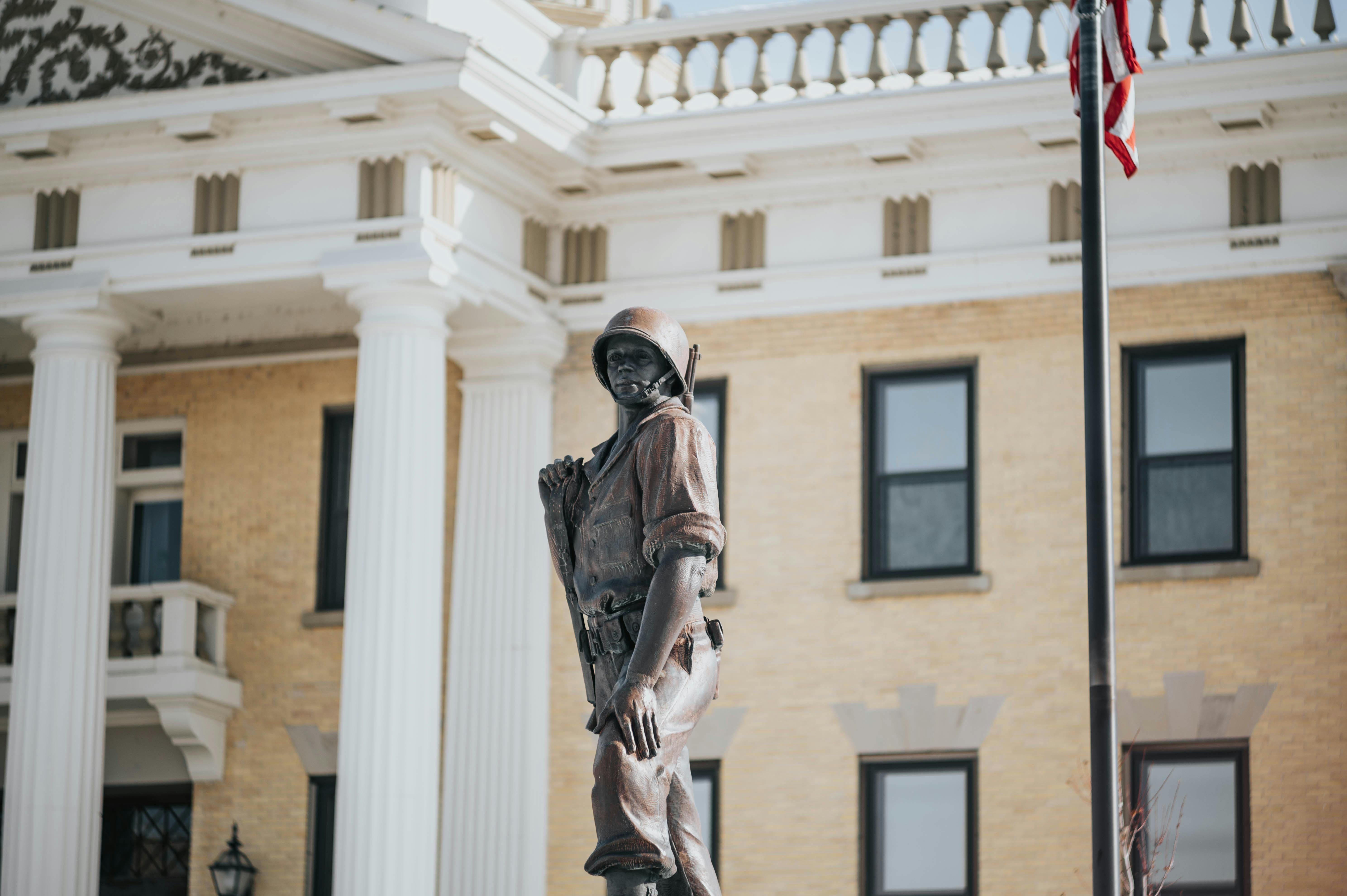 Free legal services for Veterans, service members — Photo by David Guerrero on Pexels
