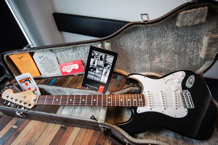 White And Black Stratocaster Electric Guitar With Case