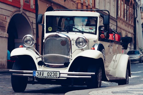 Foto profissional grátis de Antiguidade, automobilístico, clássico