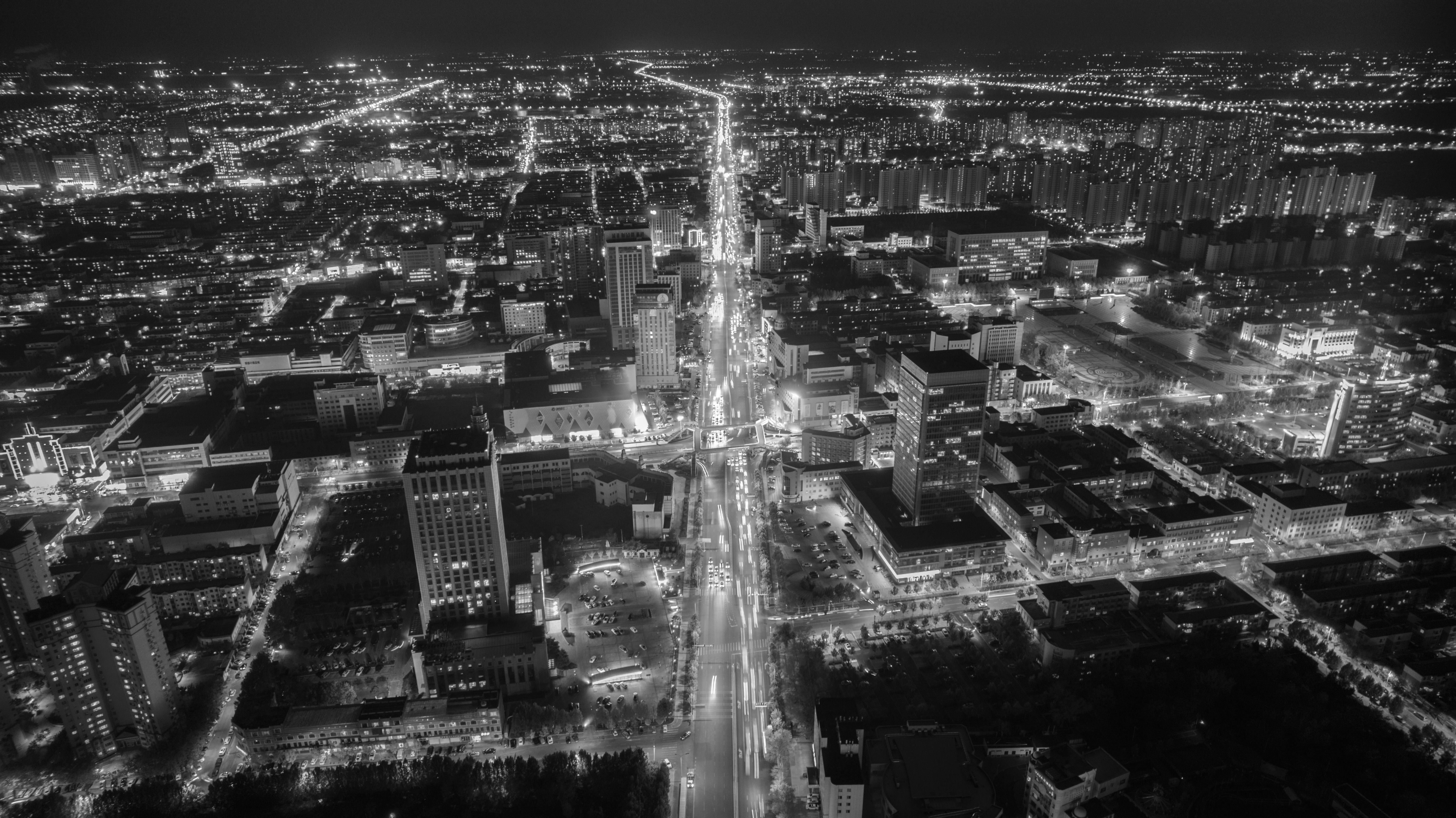 Cityscape in Black and White · Free Stock Photo