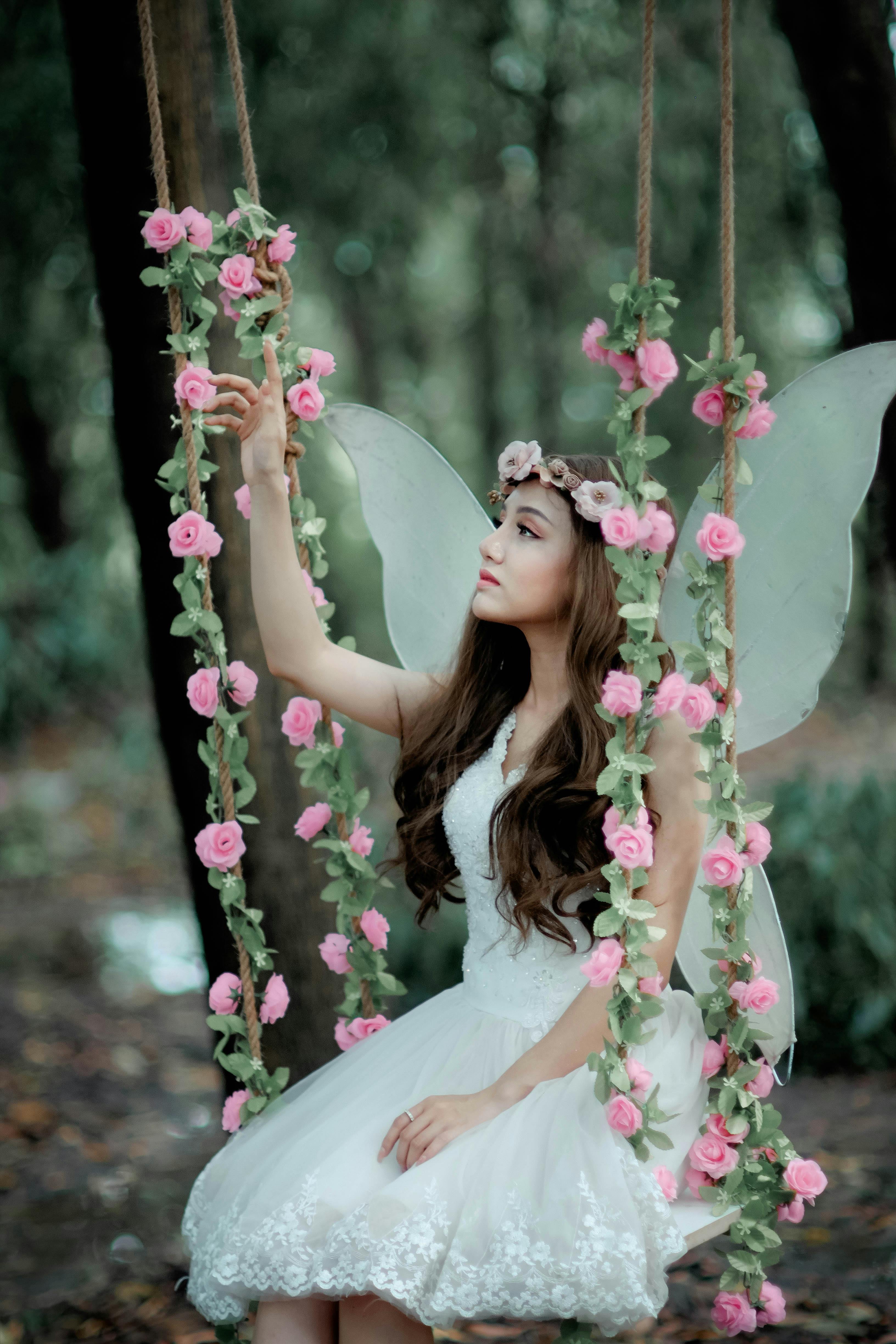 Full length photo of satisfied brunette European woman dressed in casual  clothes, makes bouquet from flowers, poses indoor in spacious room. Young  businesswoman owns flower shop. Indoor shot 10373026 Stock Photo at